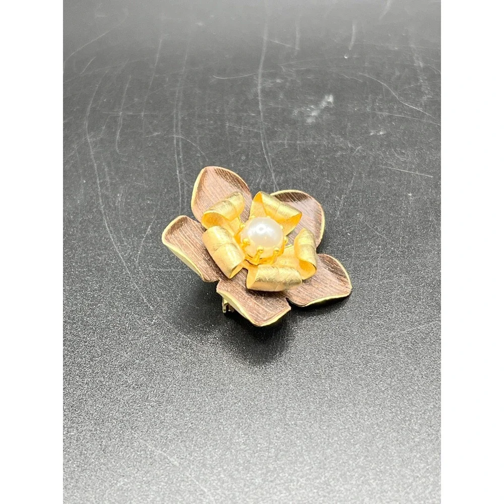 Gold Tone Brushed Flower Brooch Pin Pearl Center Statement‎ Accessory Floral